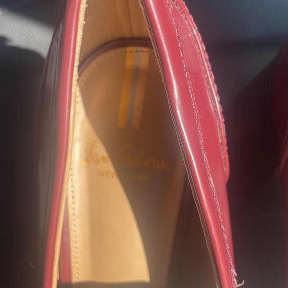 Sam Edelman Burgundy & Cream Block Heel Loafers with Gold Chain – Retro Preppy - Picture 2 of 7